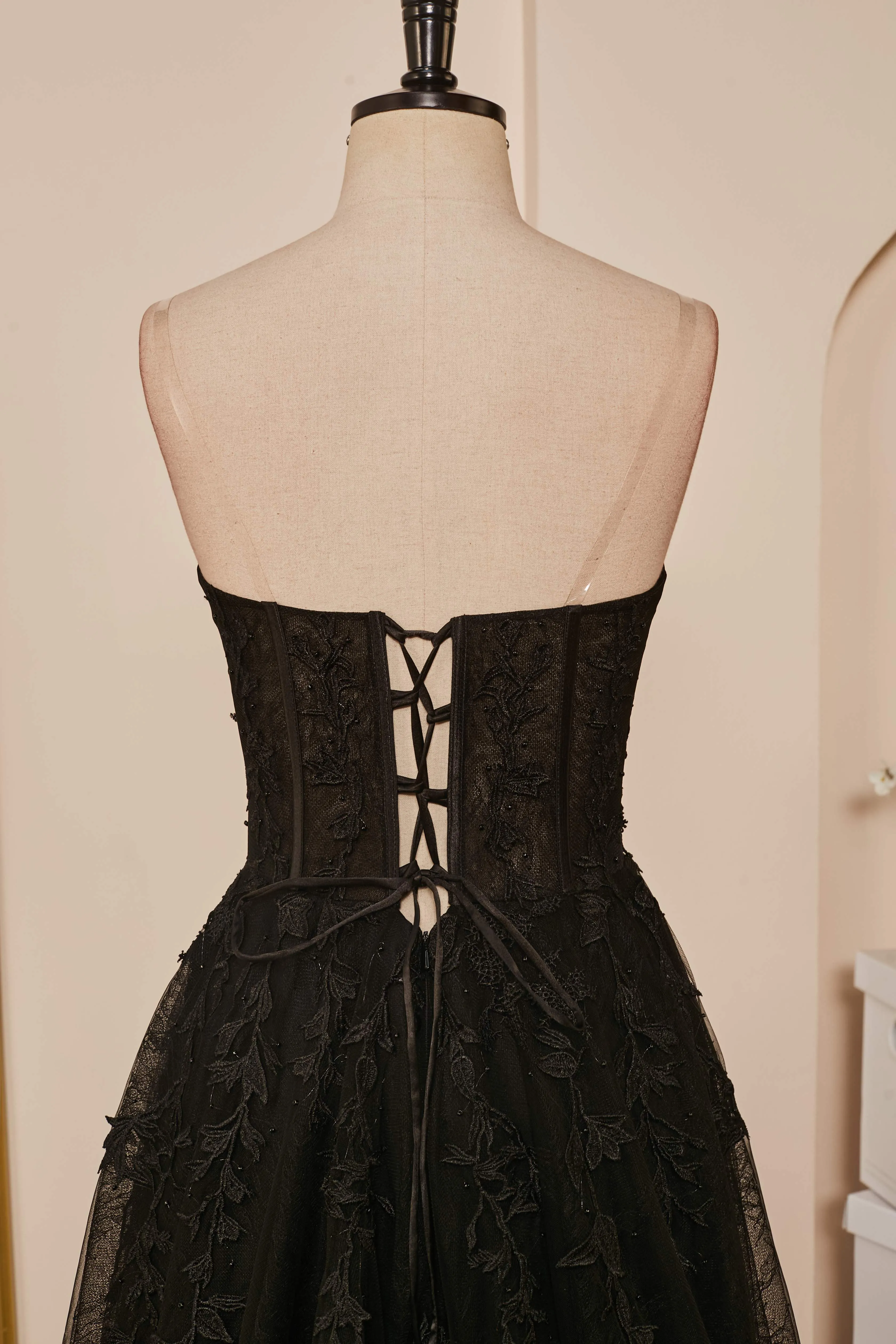 Black Strapless A-line Appliques Tulle Long Prom Dress