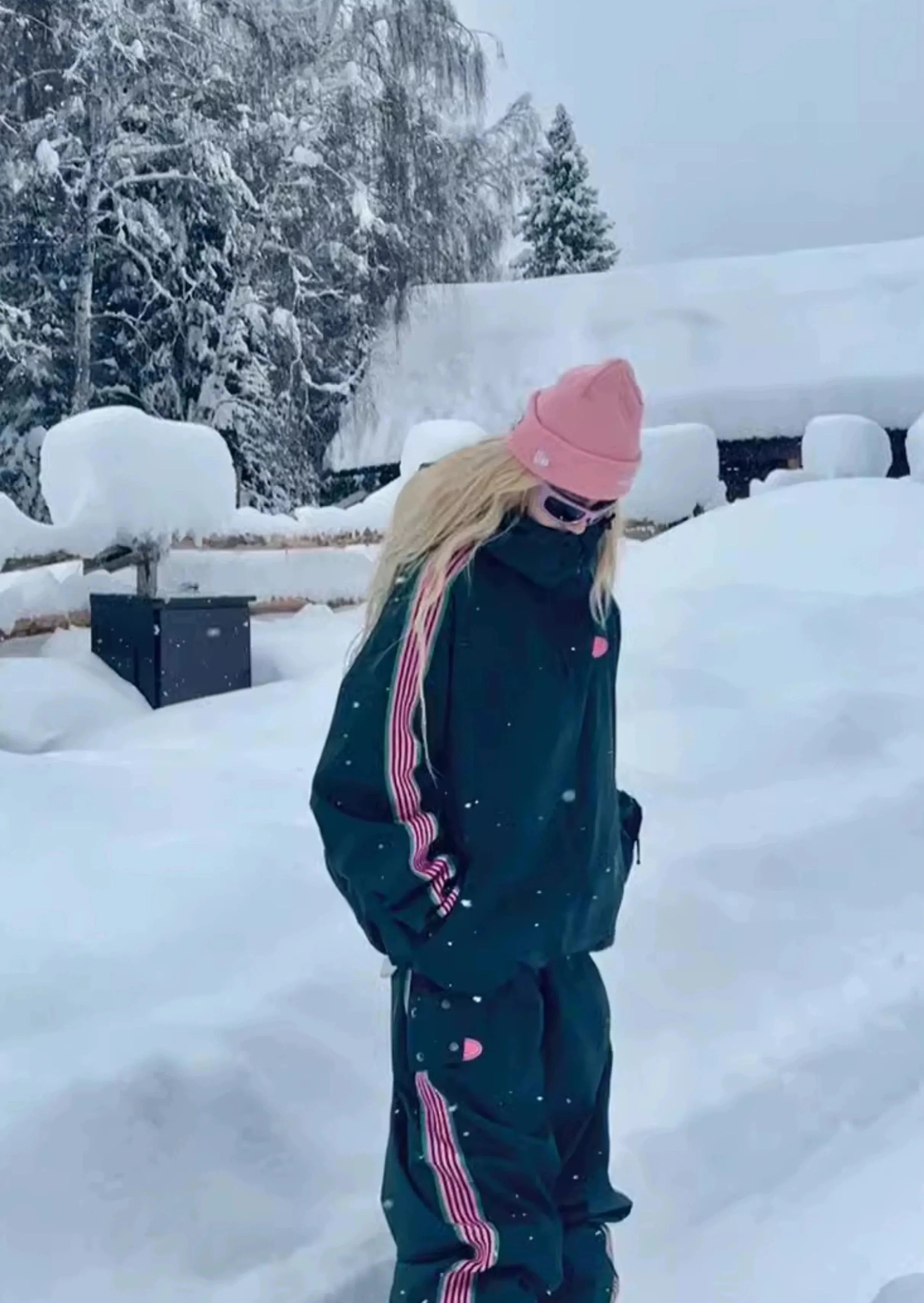 QLeo Sleek Silhouette Oversize Ski Snowboard Jacket